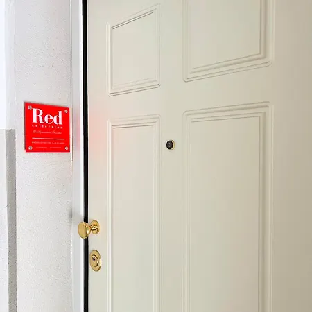 Red Collection, Boutiques & Suites, Center