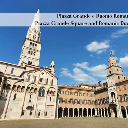 Red Collection, Boutiques & Suites, Center